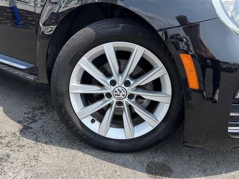 Used 2018 Volkswagen Beetle 2.0T FWD image 15