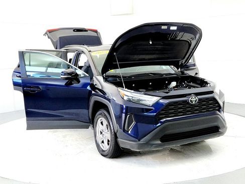 Used 2025 Toyota RAV4 XLE w/ Convenience Package AWD/4WD image 9