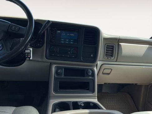 Used 2005 Chevrolet Suburban LT w/ Preferred Equipment Group AWD/4WD image 11