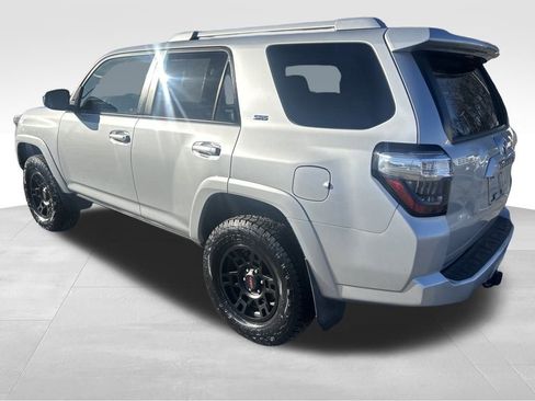 Used 2017 Toyota 4Runner SR5 image 3
