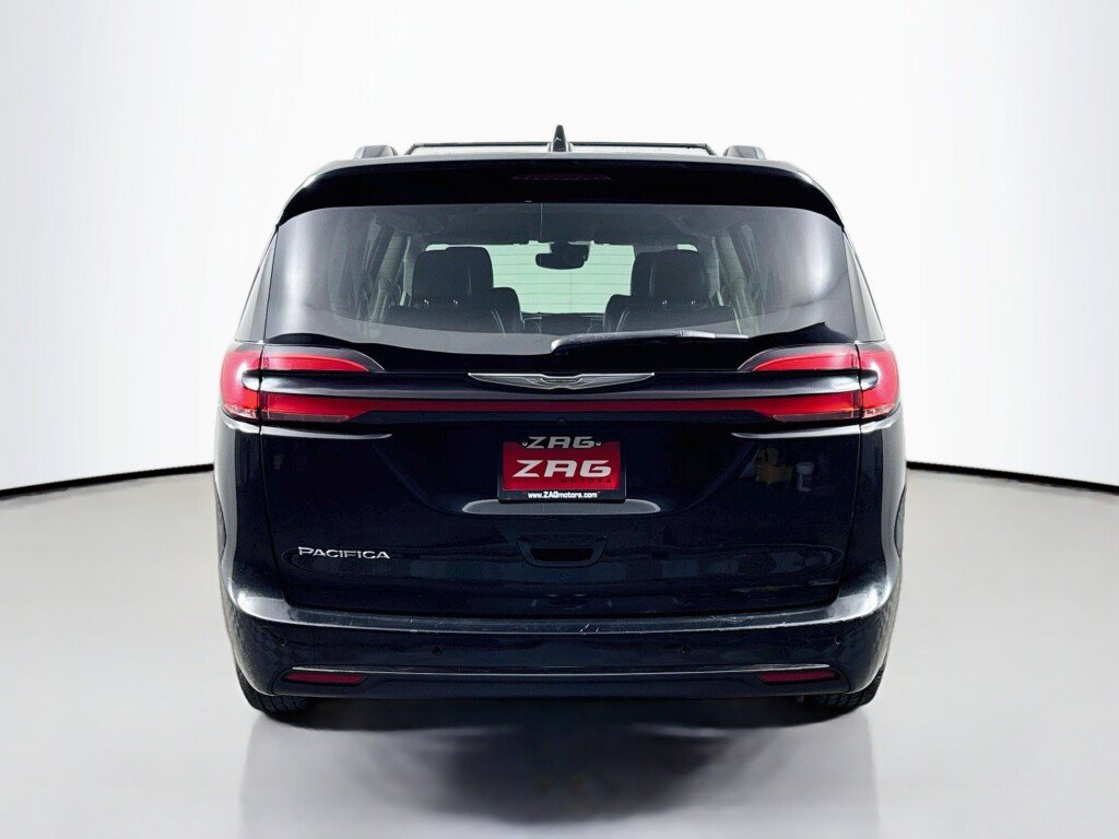 Used 2021 Chrysler Pacifica Touring-L FWD image 4