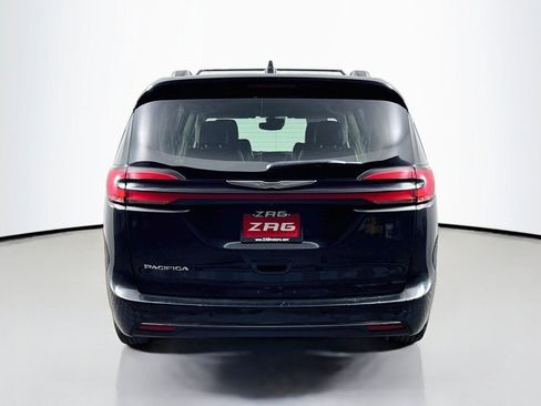 Used 2021 Chrysler Pacifica Touring-L FWD image 4