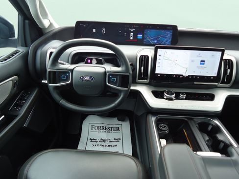 Used 2025 Ford Expedition Max Active AWD/4WD image 13