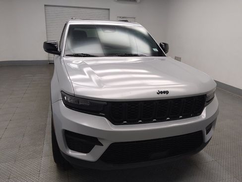 Used 2023 Jeep Grand Cherokee Altitude AWD/4WD image 14