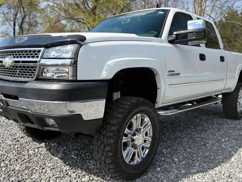 Used 2007 Chevrolet Silverado 2500 LT w/ Heavy-Duty Power Package image 3