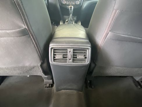 Used 2020 Nissan Rogue SV image 31