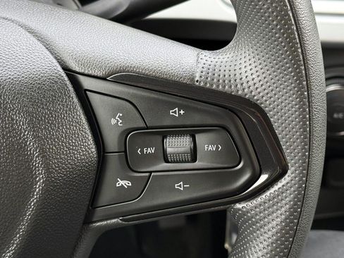 Used 2024 Chevrolet Trax LS w/ LS Convenience Package FWD image 16