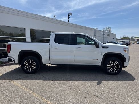 Used 2021 GMC Sierra 1500 AT4 w/ AT4 Premium Package AWD/4WD image 2