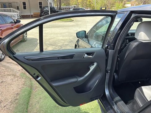 Used 2015 Volkswagen Jetta SE image 18