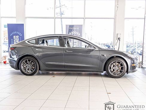 Used 2018 Tesla Model 3 Long Range image 9