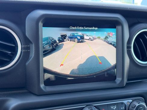 Used 2023 Jeep Wrangler Unlimited Sahara w/ Cold Weather Group AWD/4WD image 18