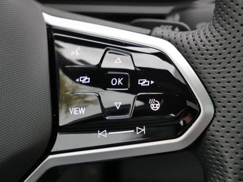 Certified 2025 Volkswagen Jetta GLI Autobahn image 31