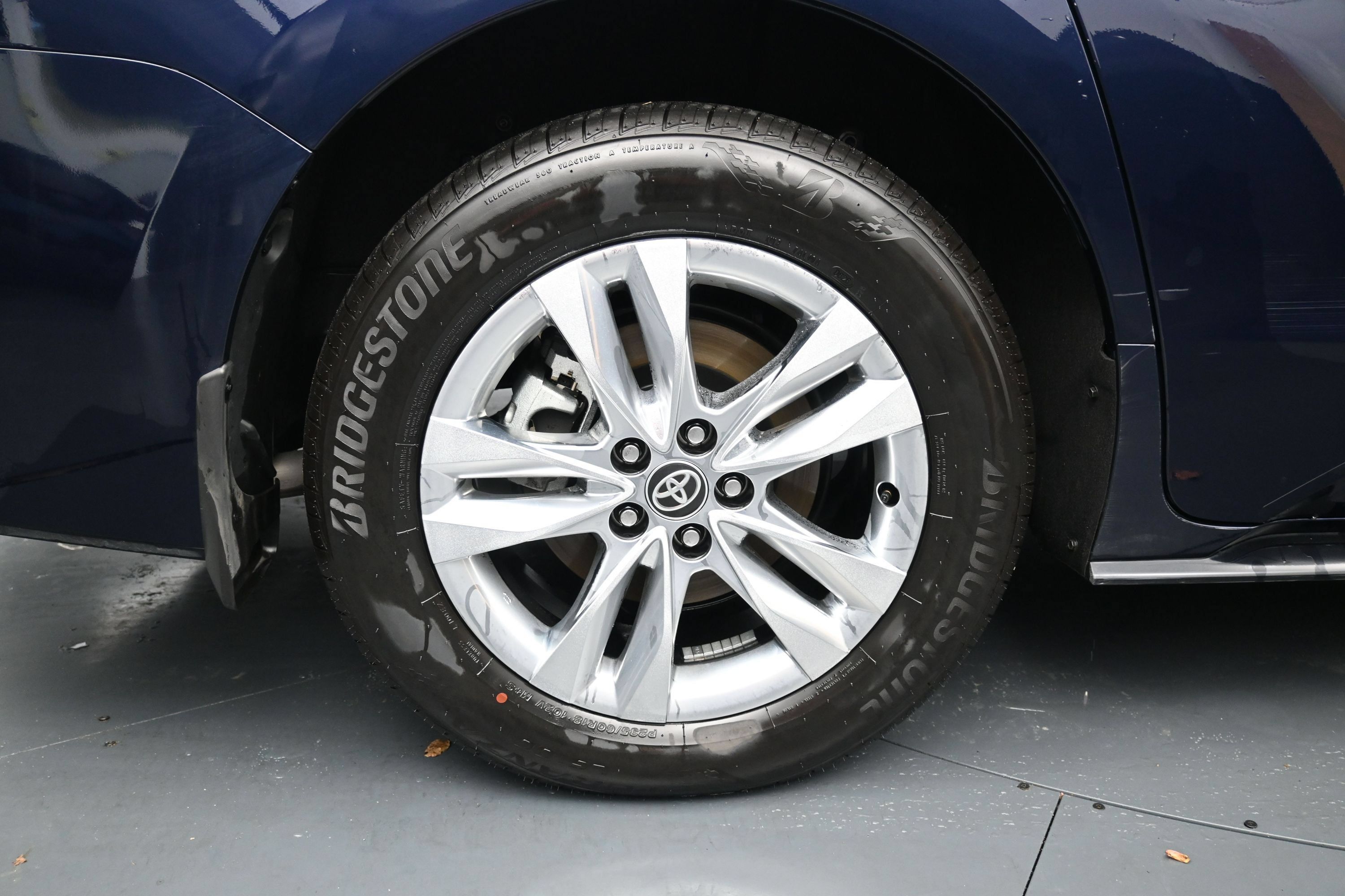 Used 2026 Toyota Sienna Limited FWD image 9