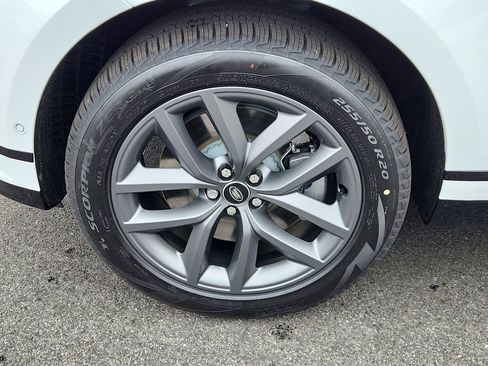 New 2026 Land Rover Range Rover Velar Dynamic SE image 9