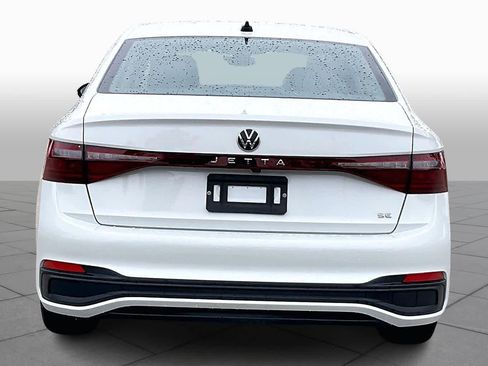 Used 2025 Volkswagen Jetta SE image 4