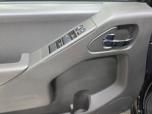 Used 2016 Nissan Frontier PRO-4X AWD/4WD image 28