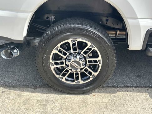 Used 2025 Ford F250 Platinum image 17
