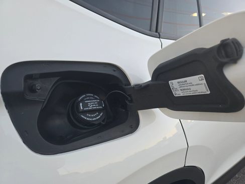 Used 2018 Volkswagen Tiguan S image 37