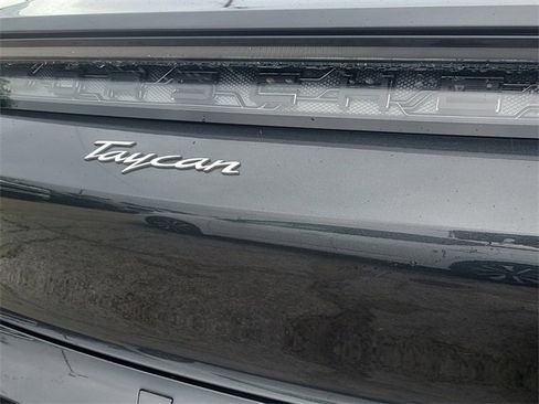 Used 2023 Porsche Taycan image 9