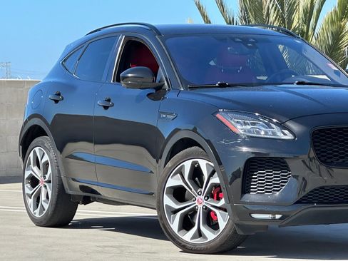 Used 2019 Jaguar E-PACE R-Dynamic SE image 2