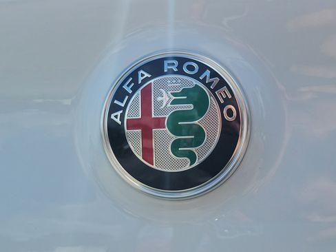 Used 2024 Alfa Romeo Giulia Sprint RWD image 8