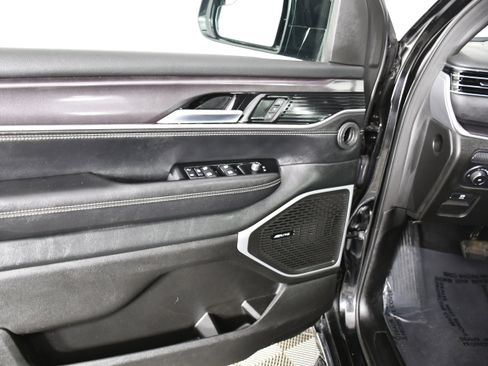 Used 2024 Jeep Wagoneer 4WD w/ HD Trailer Tow Package image 39