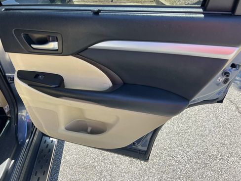 Used 2018 Toyota Highlander XLE FWD image 15