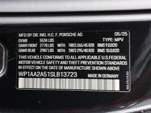 Certified 2025 Porsche Macan image 19