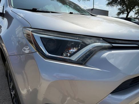 Used 2016 Toyota RAV4 LE FWD image 11