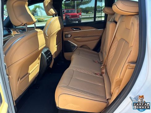 Used 2024 Jeep Grand Cherokee Summit AWD/4WD image 40