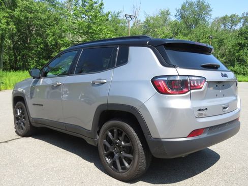 Used 2023 Jeep Compass Latitude w/ Convenience Group AWD/4WD image 7