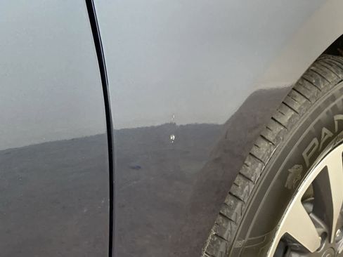 Used 2023 Chrysler Pacifica Touring-L image 32