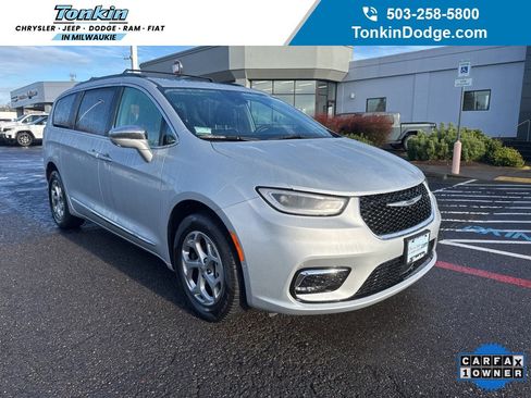 Used 2022 Chrysler Pacifica Limited image 1