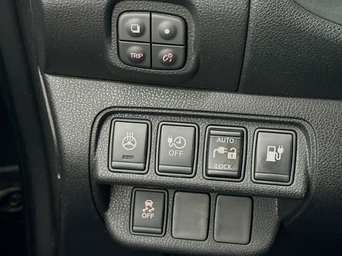 Used 2015 Nissan Leaf SL FWD image 17
