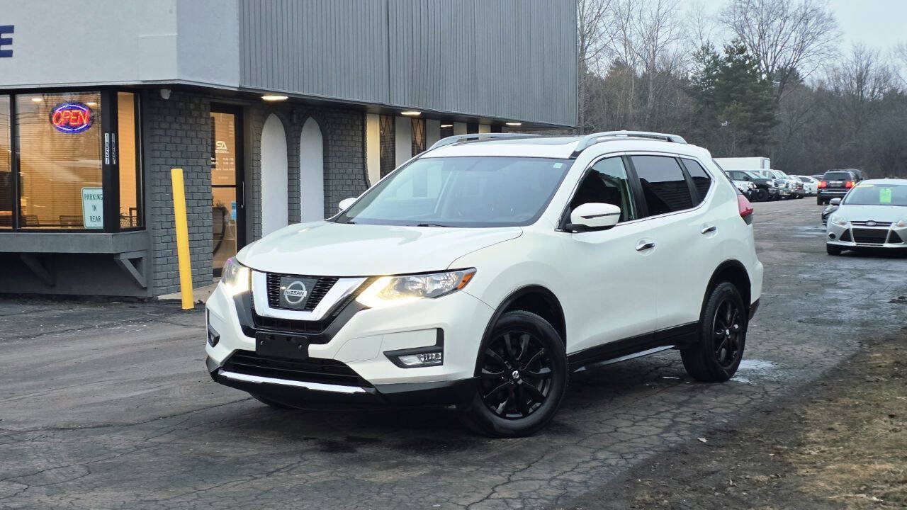 Used 2017 Nissan Rogue SV AWD/4WD image 2