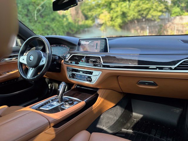 Used 2020 BMW 750i xDrive w/ Executive Package AWD/4WD image 19