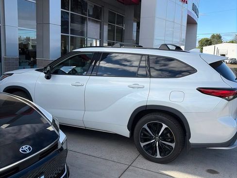 Used 2022 Toyota Highlander XSE AWD/4WD image 8