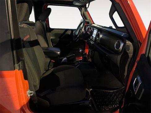 Used 2018 Jeep Wrangler Rubicon w/ Cold Weather Group image 15