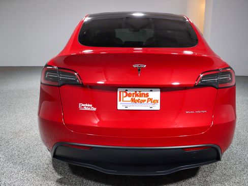 Used 2023 Tesla Model Y AWD image 8