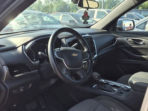 Used 2023 Chevrolet Traverse LT FWD image 9