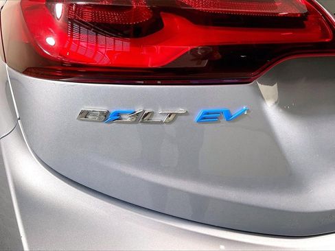 Used 2018 Chevrolet Bolt Premier w/ Driver Confidence II Package image 13