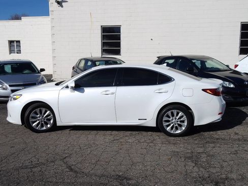 Used 2013 Lexus ES 300h w/ Luxury Pkg image 3