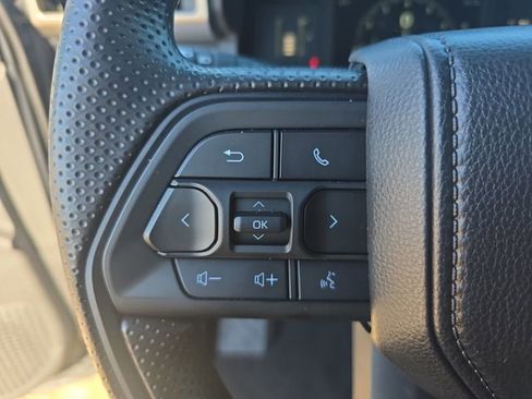 Used 2025 Toyota Tacoma SR5 AWD/4WD image 16