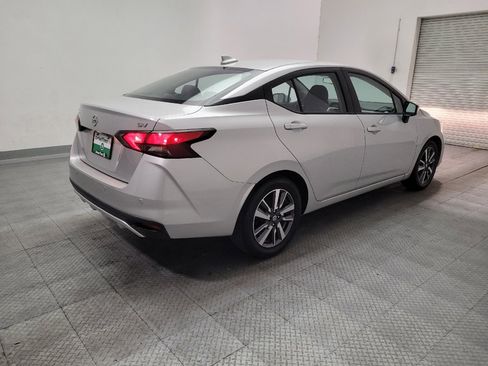Used 2021 Nissan Versa SV FWD image 9