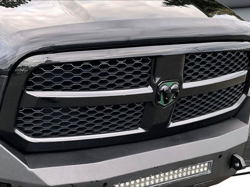 Used 2018 RAM 1500 Express w/ Black Ram 1500 Express Group AWD/4WD image 33