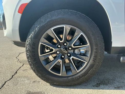 Used 2024 Chevrolet Suburban Z71 w/ Off-Road Capability Package image 15