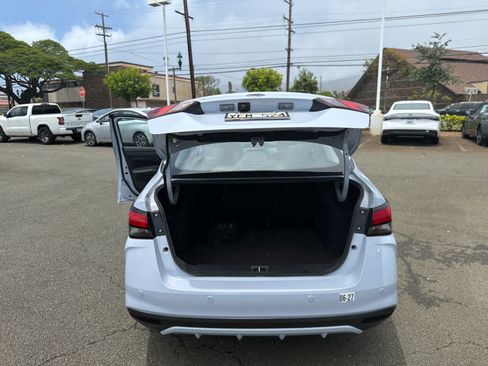 Used 2025 Nissan Versa SV w/ Trunk Package FWD image 11