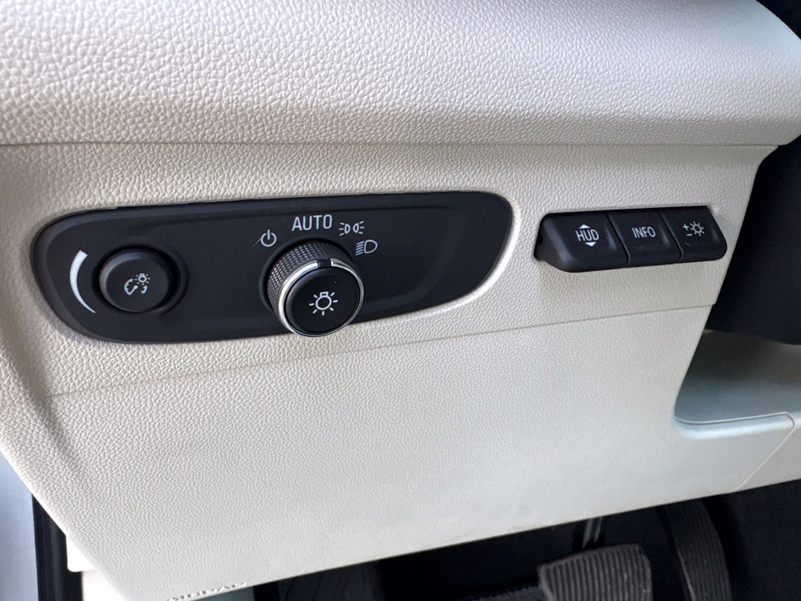 Used 2023 Buick Envision Avenir FWD image 16