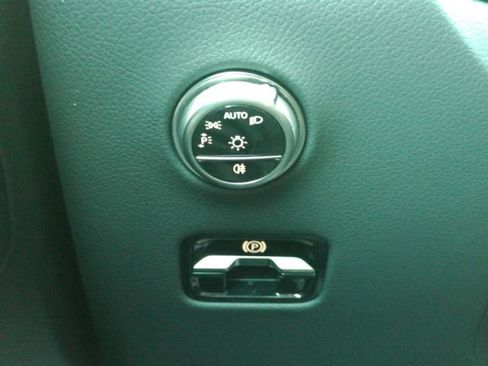 Used 2025 Mercedes-Benz GLC 300 image 36