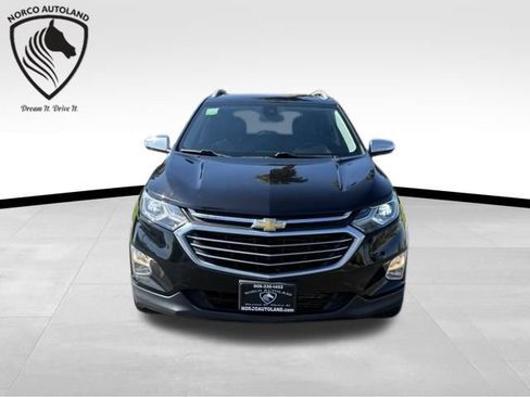 Used 2018 Chevrolet Equinox Premier image 2